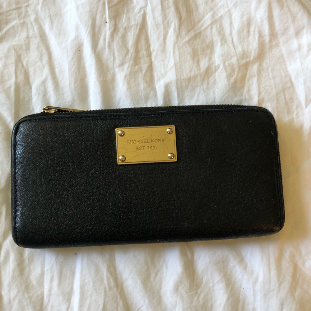 Michael Kors Zip Up Wallet